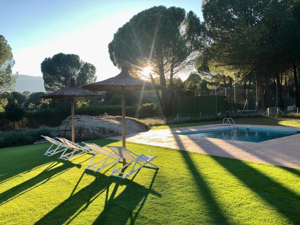 Casa Valdesanmartin - Country House, 10500Sqm, Pool, Paddel & Bbq El Tiemblo Eksteriør bilde